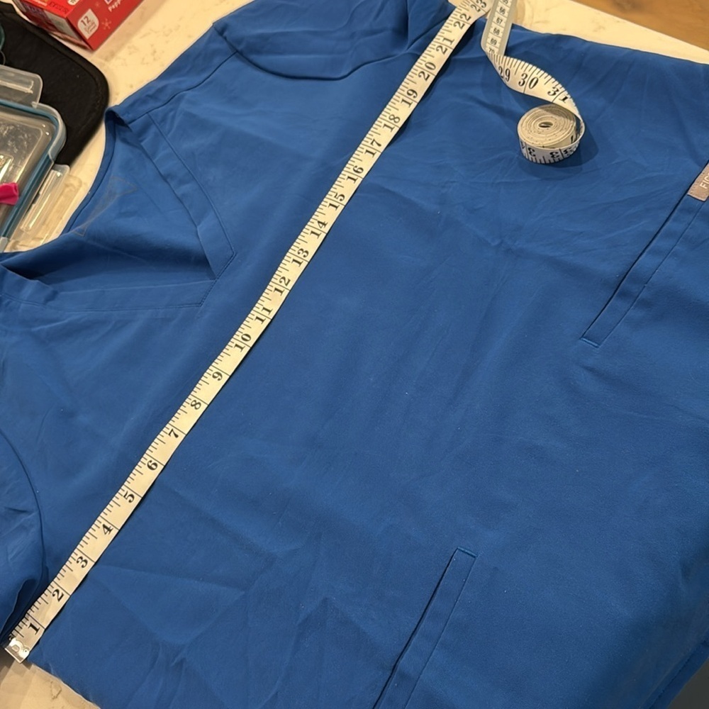 Figs Casma Three-Pocket Scrub Top™ i7 - Picture 5 of 10